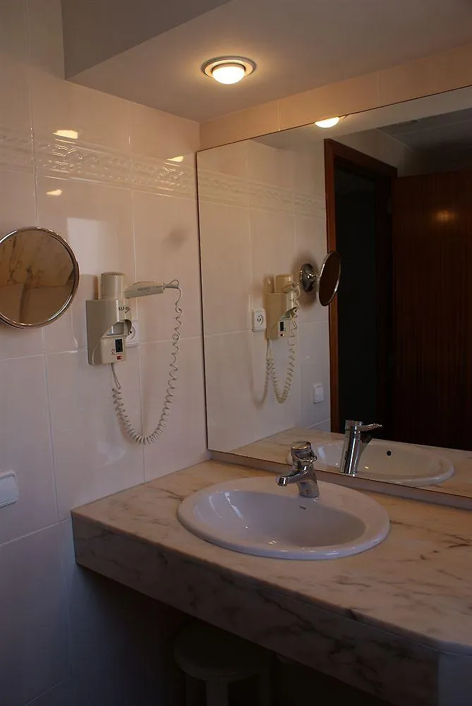 מלון יורט דה מאר Hostal Vila Del Mar