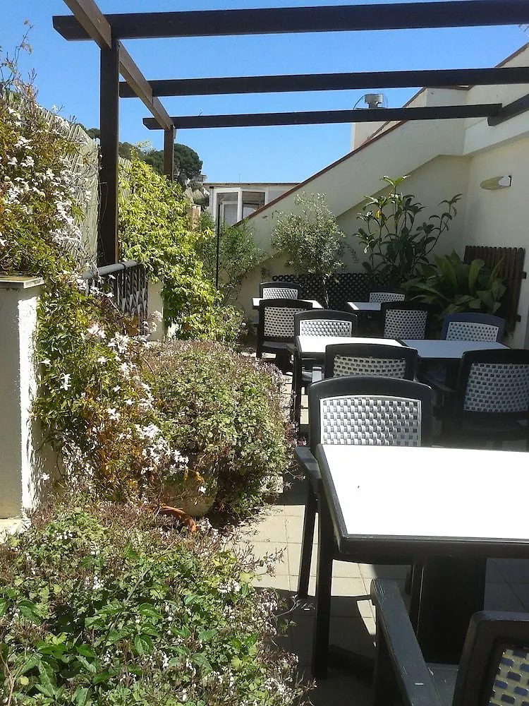 יורט דה מאר Hostal Vila Del Mar מלון