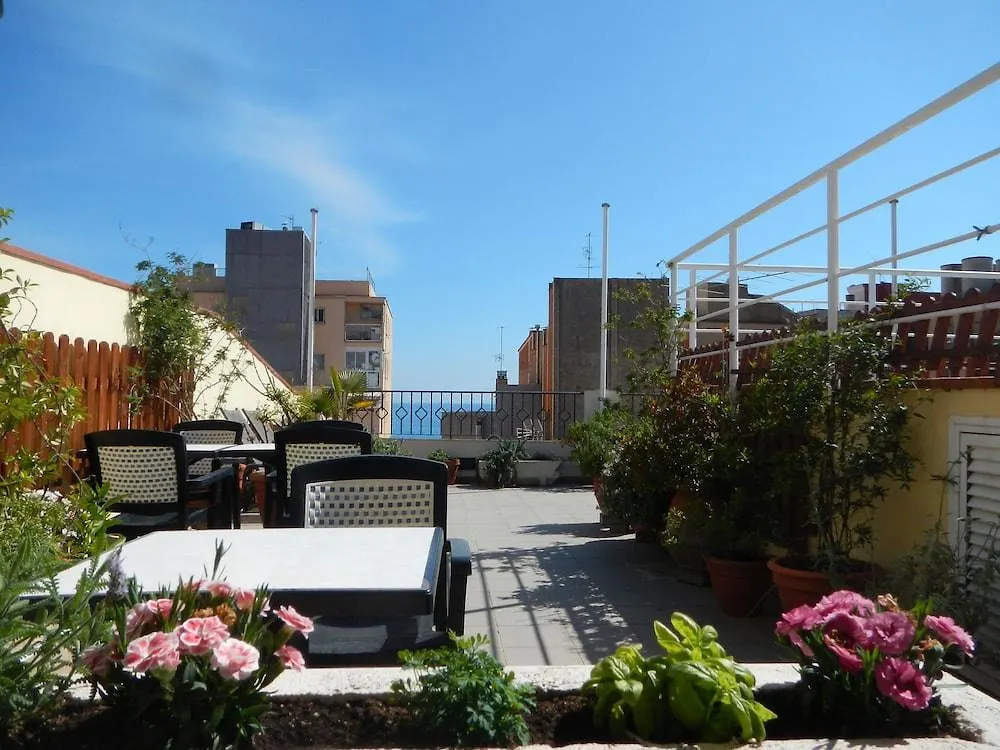 יורט דה מאר Hostal Vila Del Mar ספרד